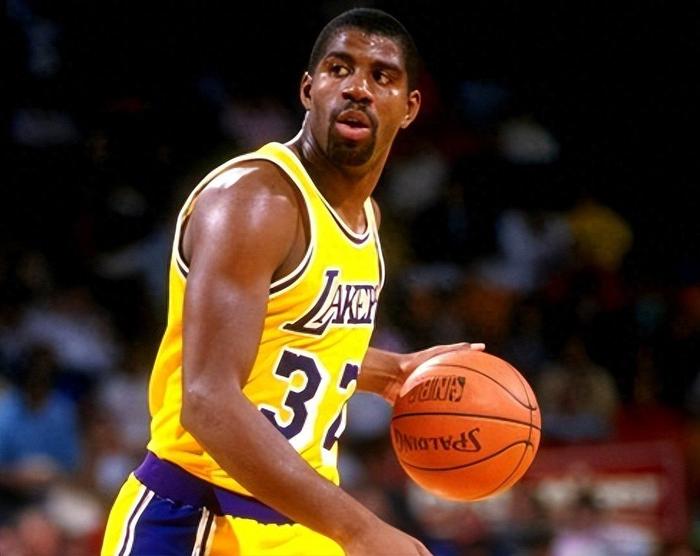 开云体育网址-詹姆斯三项数据生涯最高61分20篮板19助攻，那科比、乔丹等人呢？