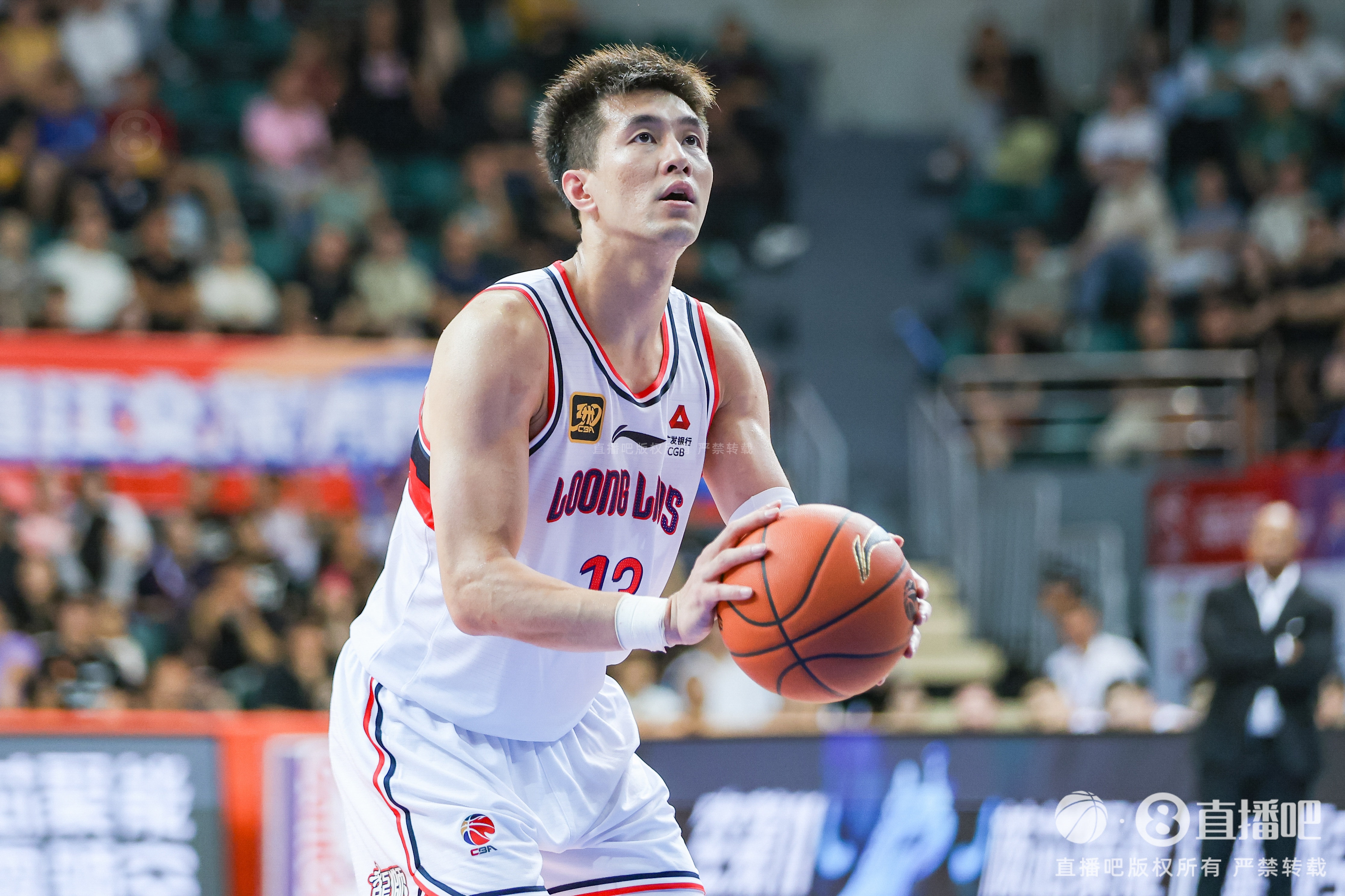 开云体育网址-广州男篮国内球员注册动态：郭艾伦D类合约明年夏季期满，焦泊乔尚未完成注册