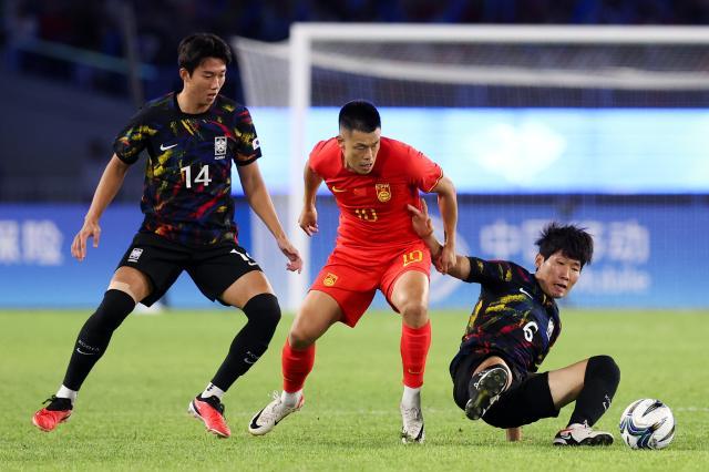开云体育在线-【亚运】戴伟浚中柱 中国0比2韩国无缘四强