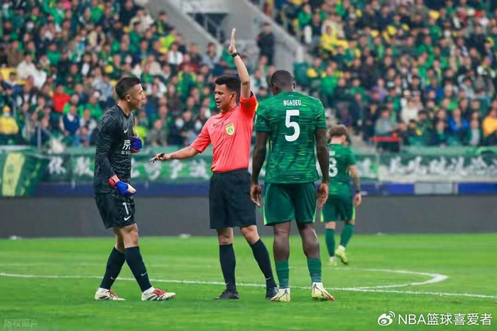 海港后防大换血，超级杯雨战国安，谁将笑傲南京？|上海海港|北京国安|卫冕冠军|穆斯卡特|贺惯_新浪体育_新浪新闻