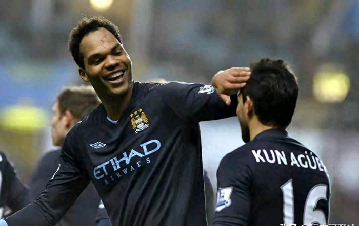 开云体育在线-英超带刀后卫排行榜，榜首竟是他！你猜对了吗？|特里·麦克德莫特|约翰·特里|切尔西|数据|集锦_新浪体育_新浪新闻