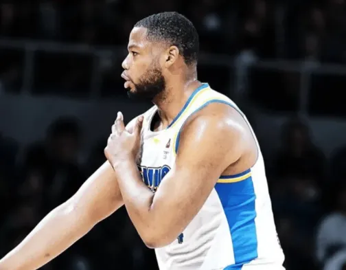 开云体育在线-斯佩尔曼首节出战仅5分钟，个人已经累计3次犯规