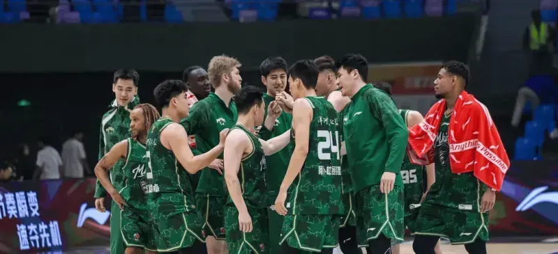 开云入口-今晚南京vs北控大名单：邹雨宸、郭昊文出战，J.Cole缺席